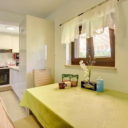 Casa de Férias Mit Badminton- Und Minifussballplatz