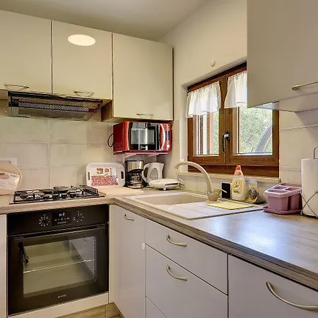 Mit Badminton- Und Minifussballplatz * 풀라