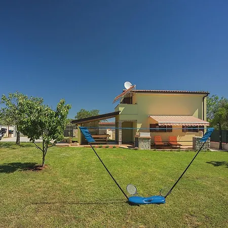 Vakantiehuis Mit Badminton- Und Minifussballplatz