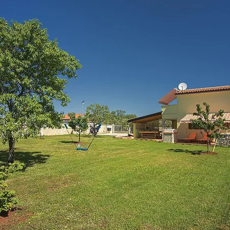 Mit Badminton- Und Minifussballplatz Vakantiehuis *