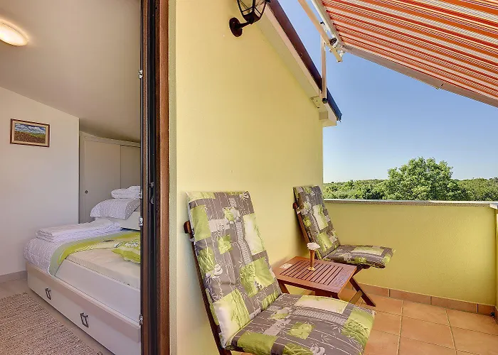 Vakantiehuis Mit Badminton- Und Minifussballplatz Pula