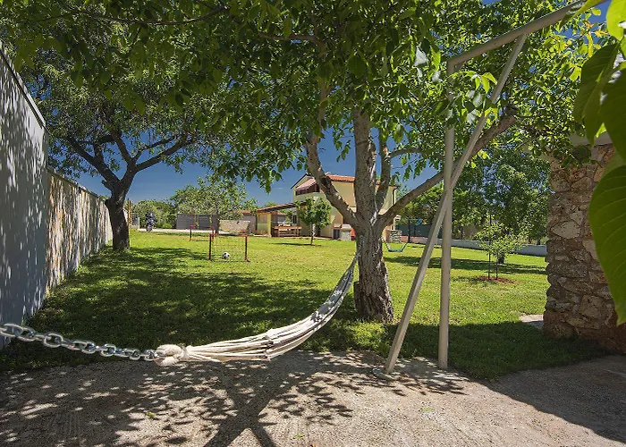 Vakantiehuis Mit Badminton- Und Minifussballplatz *